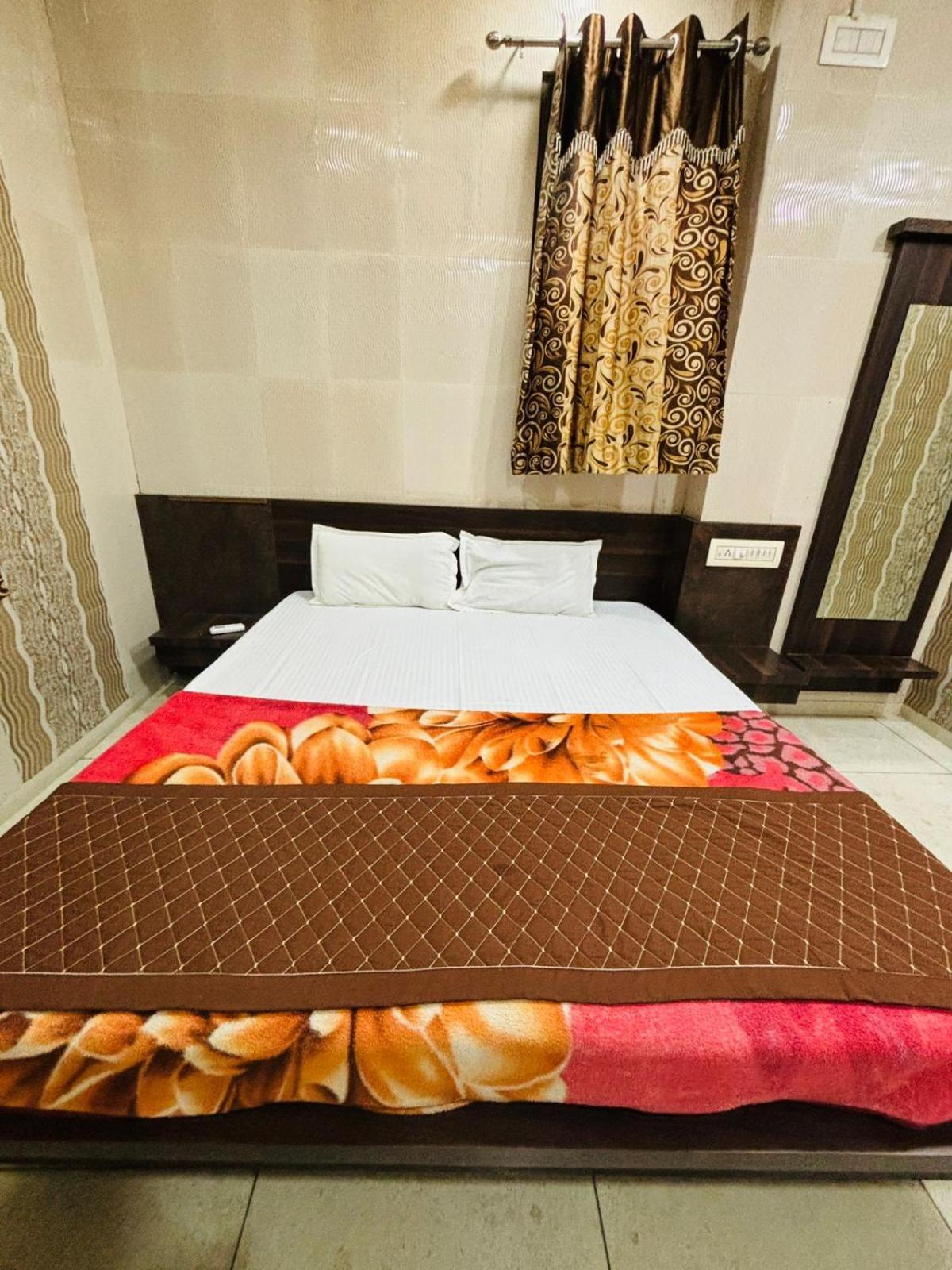 Hotel Shree Nath - 200 Meters From Dwarkadhish Temple Ngoại thất bức ảnh