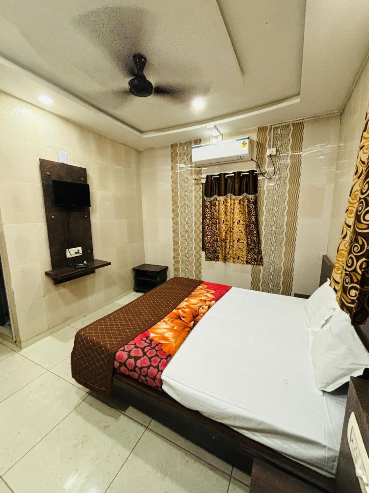 Hotel Shree Nath - 200 Meters From Dwarkadhish Temple Ngoại thất bức ảnh